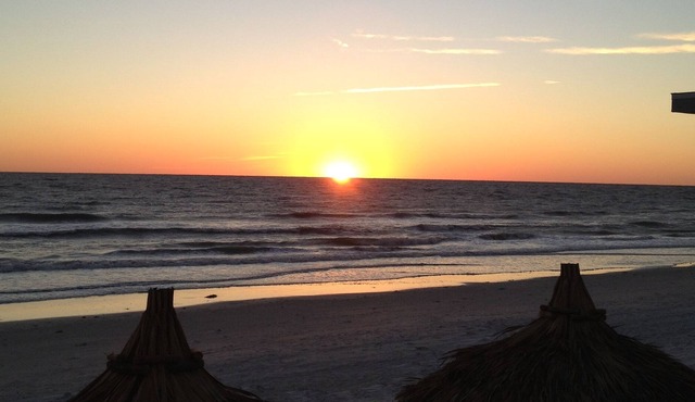 Gulf Front Resort in Highly Desired North Redington Beach - TWO BEDROOM SLEEPS 6
