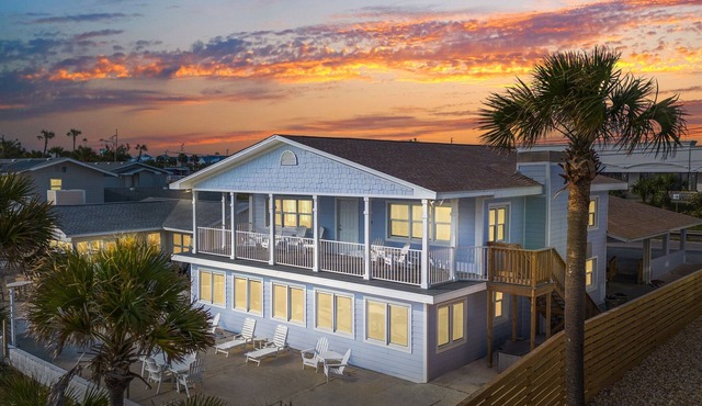 Gulf-Front Cottage | Sleeps 20 | Huge Patio | Prime West End Location