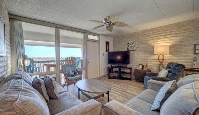 Gulf Front Coral Cay #216: 2BR condo in Port Aransas with stunning ocean views.