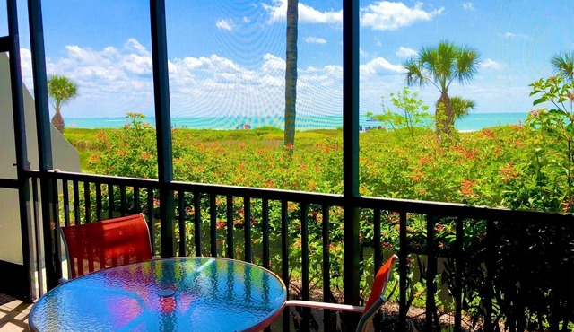 Gulf-Front: Dreamy Views, Renovated, Steps from Beach