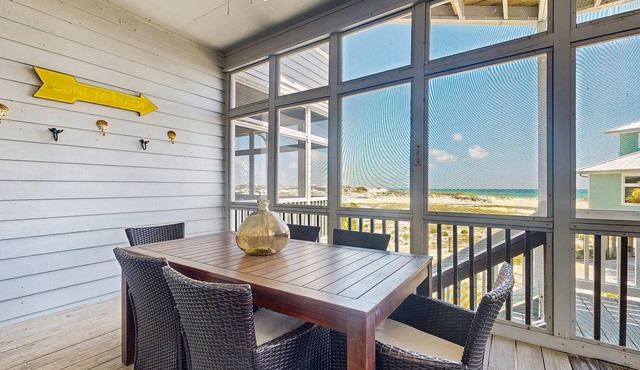 Gulf-front duplex w/amazing views & screened deck - right on the beach