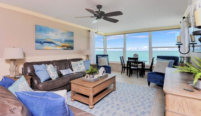 Gulf Front Executive level Condominum 2 Master Suites/2 full bathrooms