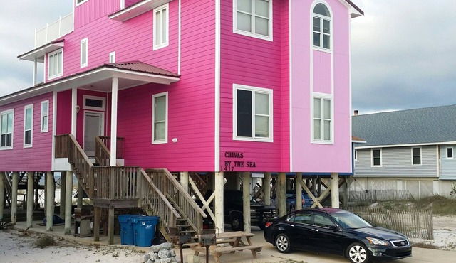 Gulf Front Family Friendly Beautiful House only White Sand between you & Gulf
