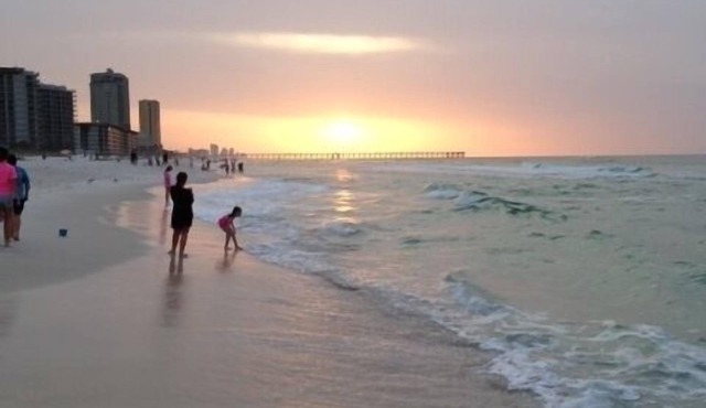 Gulf Front Getaway Great View of Pool & Beach From Balcony With Reserve Parking