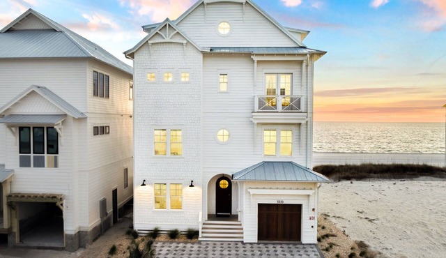 🌊Gulf Front House ~ with Beach and Bonfire Set Up🔥