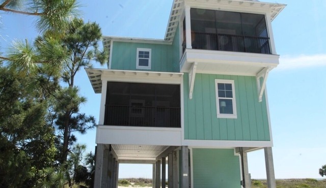 GULF FRONT HOME! Step from the property to the beach!