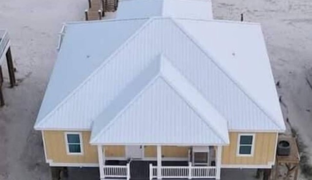 Gulf front House on white sand private beach in Ft. Morgan - Gulf Shores area.