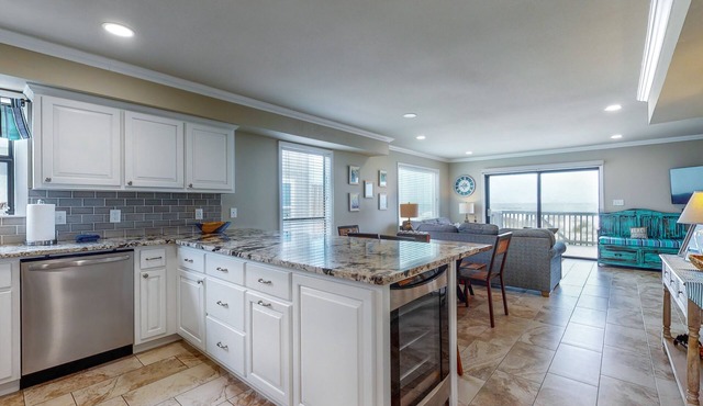 Gulf Front House on W. Beach, 4/3 Bath With Pool, Sleeps 12, Pet Friendly!