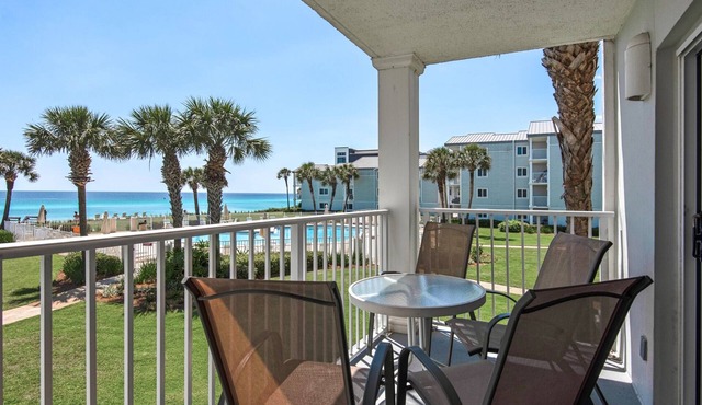 Gulf-front in Seacrest - Pool & Tennis - Sleeps 6 + Free Attraction Tickets!