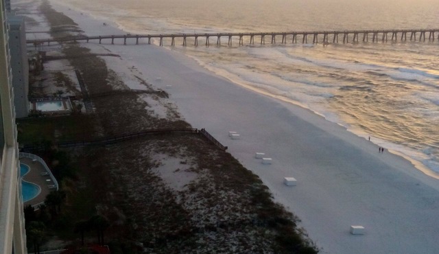 Gulf Front! Pool! 3 En-suites! Million Dollar View! Lg Pool! Free Beach Service!