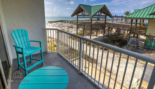 Gulf Front |Southern Views of Gulf from Balcony |Relax at Islander |Free Seasonal Beach Service|Pool