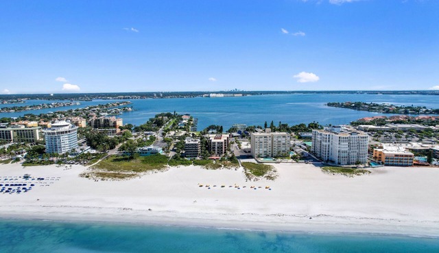 Gulf Gate Resort # 507 Spacious Condo, 2026 Special Value LOW Price 197 . night