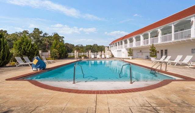 Gulf Hills Hotel & Retreat on the Water