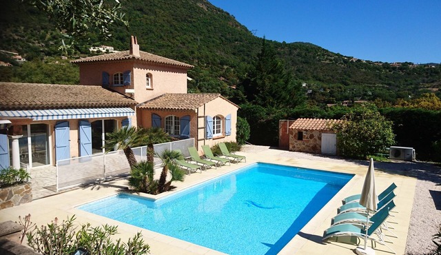 Gulf of Saint-Tropez , nice villa, recent and quit with heated private pool