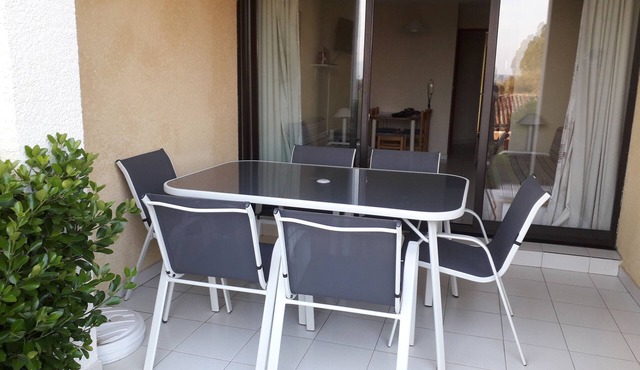 Gulf of Saint Tropez, apartment sleeps 4, ground floor with terrace and small garden