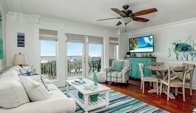 Gulf Place Premier Top Floor Unit, beautifully maintained , Upscale Furnishings