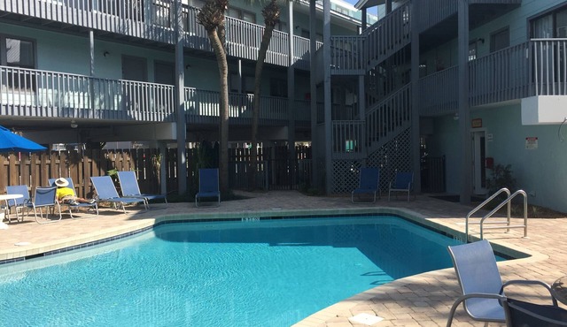 Gulf side clean renovated 2 bedroom condo on the beach! April 15-30 available