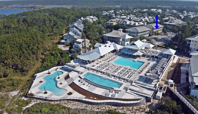 Gulf Side Condo Steps from Beach-Community Pool