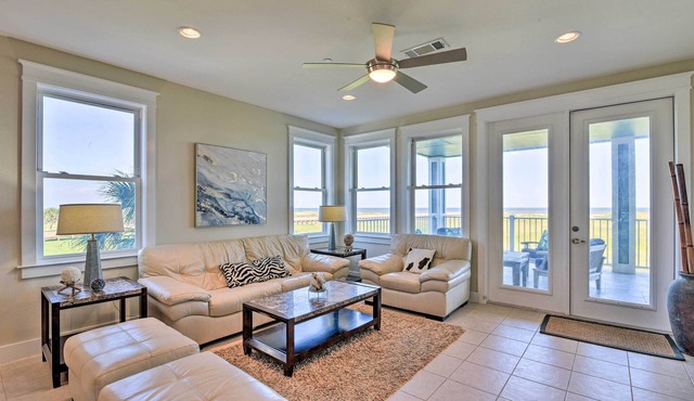 Gulf View + Beach Access: Galveston Resort Condo!