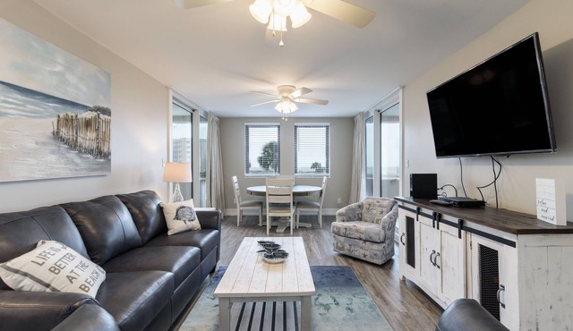 GULF VIEW NEWLY RENOVATED IN 2021! 1 FREE BEACH CHAIR SET UP DAILY!