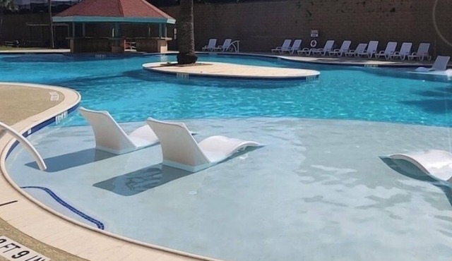 gulf view! view. Beach. Heated pool, 2hot tubs, 3 elevators, Lrg. balcony.