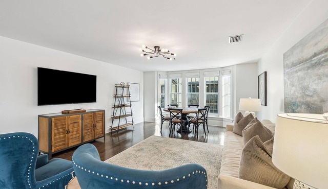 Gulf Views! Community Pool! 1 min to Beach!