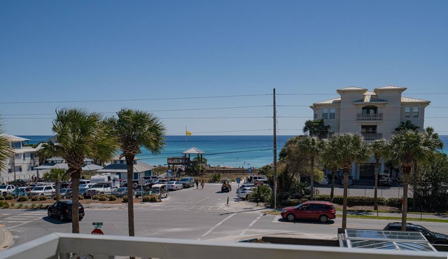 Gulf Views!/corner unit/deeded beach access/pickleball courts