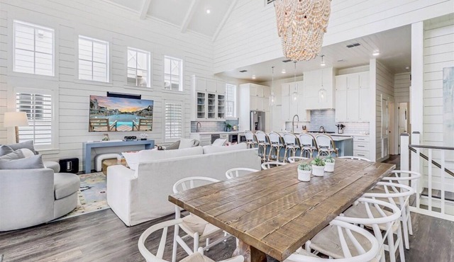 Gulf Views, Designer Interiors & Resort-Like Amenities @ Cinnamon Shore Home