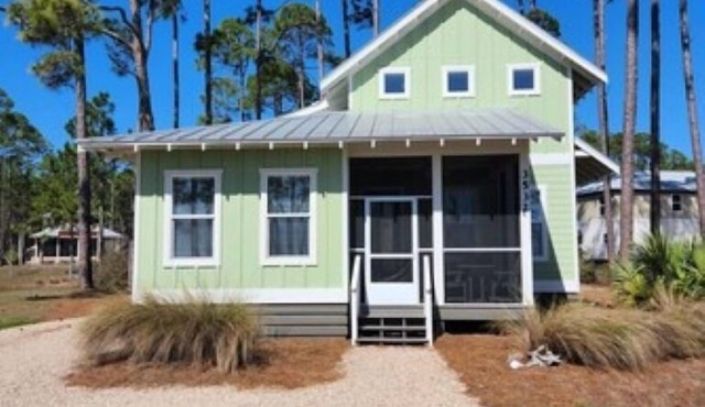 Gulf Views From Front Porch! Pet-Friendly Cottage with Kayaks & Community Pool