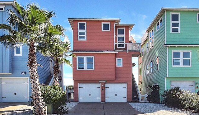 Gulf views from rooftop deck, 2 Heated community pools, Gated community!