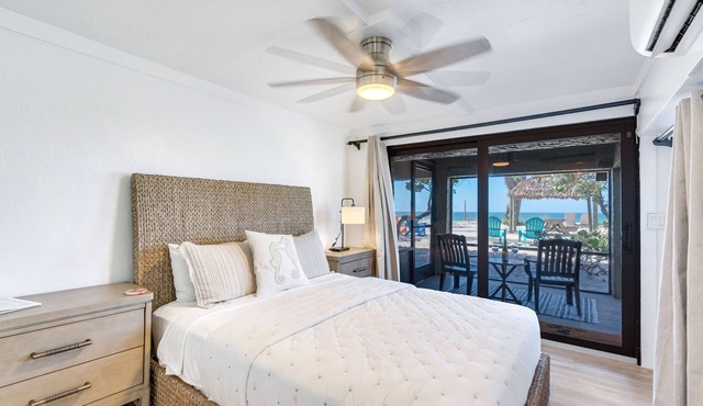 Gulf Views - No Stairs - Directly “On the Beach” - Jensen's "On the Gulf" - Cozy Suite 1