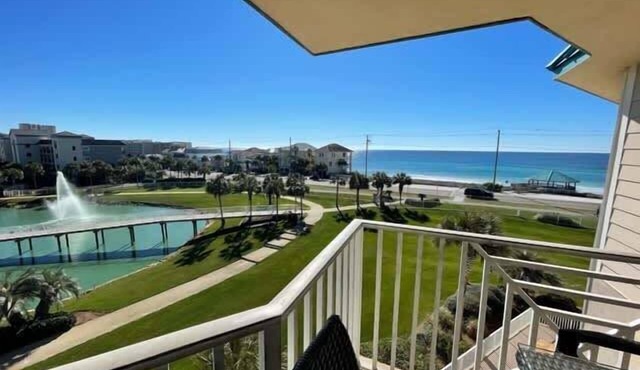 Gulf Views! Pools Steps to Beach Family-friendly