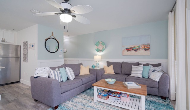 Gulf views/steps to deeded beach/3 pools-pickle ball courts/dining