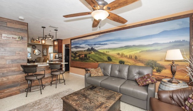 Gulfport Beach Vacation Rental, 2 Bedroom WINE CELLAR THEMED, 5 Star Beach House