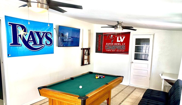 Gulfport Cottage by the Beach, Restaurants, & Marina