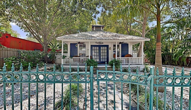 Gulfport Historic Waterfront Art District - Walk to Dining & Beach