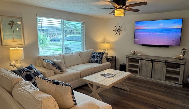 Gulfside Getaway - Newly renovated waterfront 3-bedroom w/dock in Port Richey