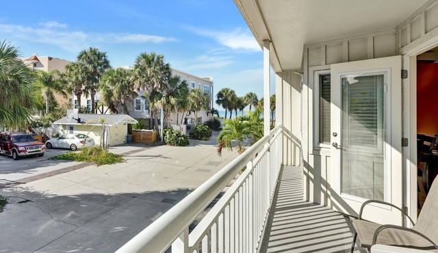 Gulfside Villas Unit 11. Steps to the Beach, Heated Pool Beautiful Townhome