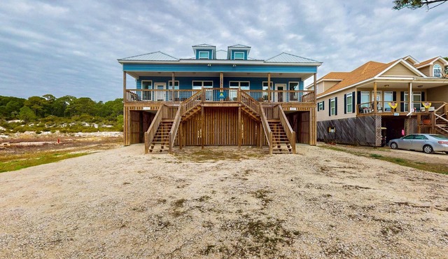 Gulfview duplex with loft, full kitchen, and washer and dryer.