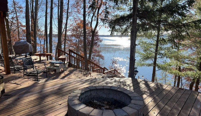 GULL LAKE - 5 Bedroom Cabin!!