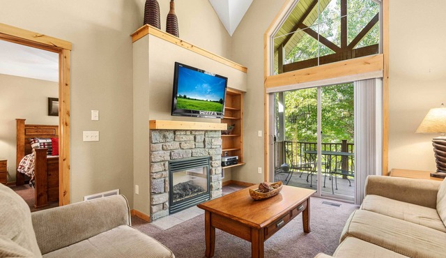 Gull Lake All-Season Getaway w/Private Deck