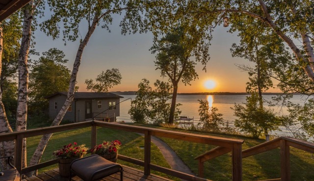 Gull Lake Cottage with Lakeside Boathouse