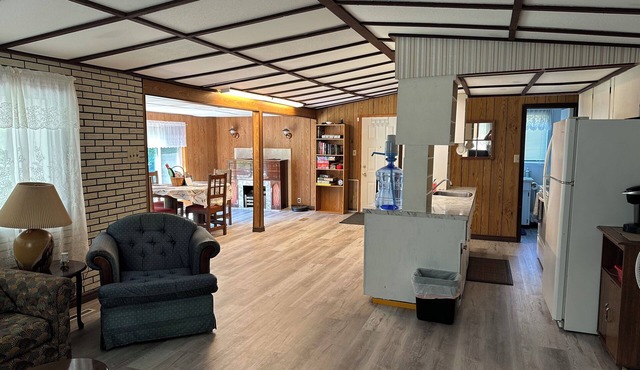 Gull lake-cozy cabin,perfect for family gatherings with easy access to the lake