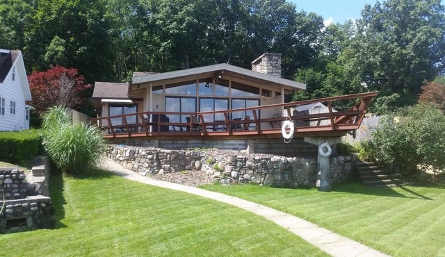 Gull Lake Getaway - House & Guesthouse - Dock, Boat Lift, Sandy Beach, Garage