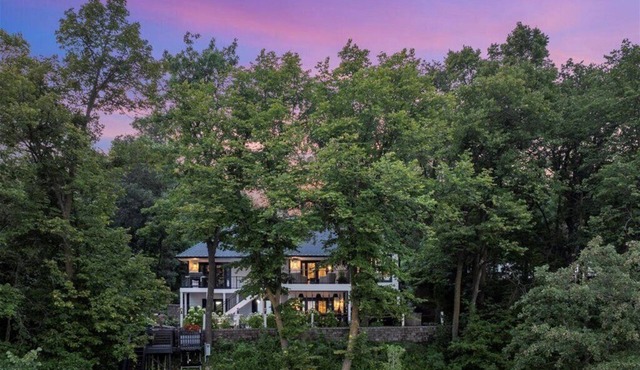 Gull Lake Luxury Home - Fireplace, Firepit, Grill