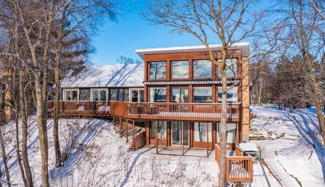 Gull Lake Retreat: Game Room, Golfing, Shopping FirePit, Boating, Restaurants.