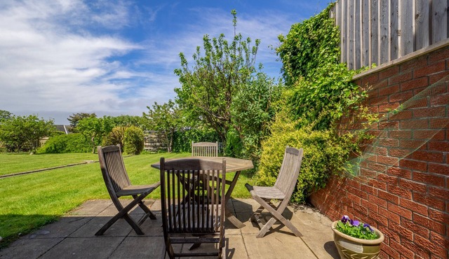 GULLANE- Superb holiday home with balconies overlooking golf course and sea