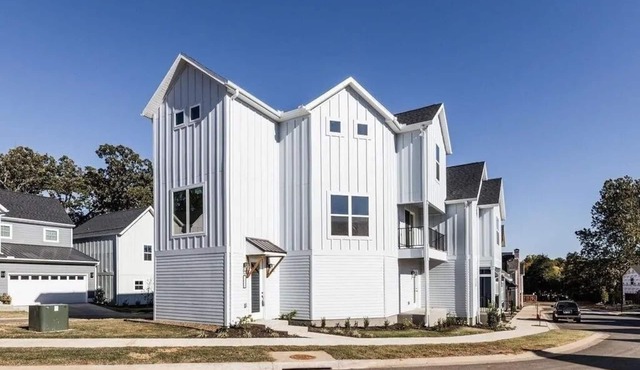 Gulley Grove Game Day - 10 minute drive to U of A/Downtownn3 beds ~ 2.5 baths