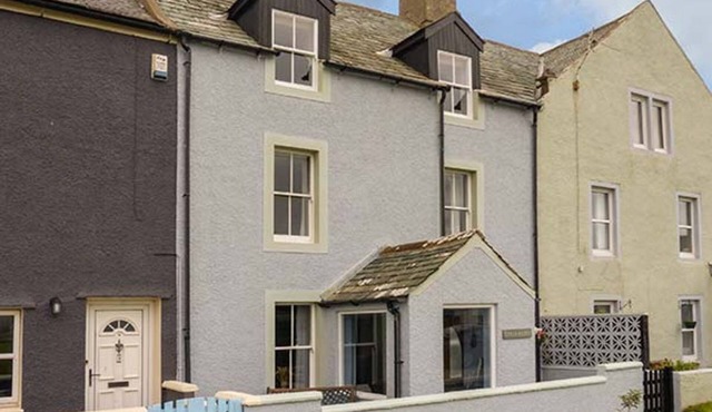 GULLS HATCH, family friendly, character holiday cottage in Allonby