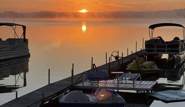 GUN LAKE. Charming 4-bedroom, 3 bath Home with private frontage. Sleeps 15
